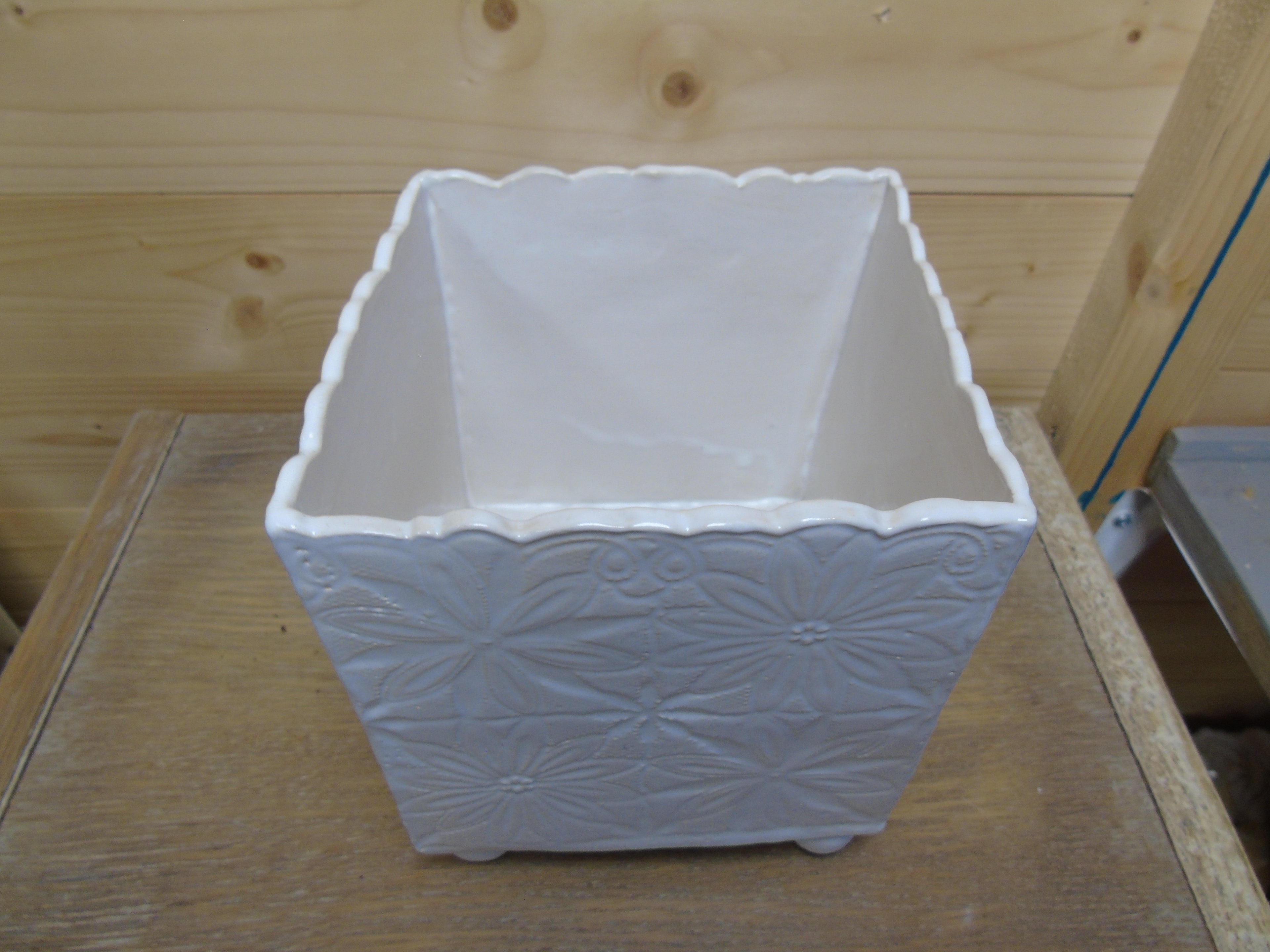 Grote bloem pot op pootjes