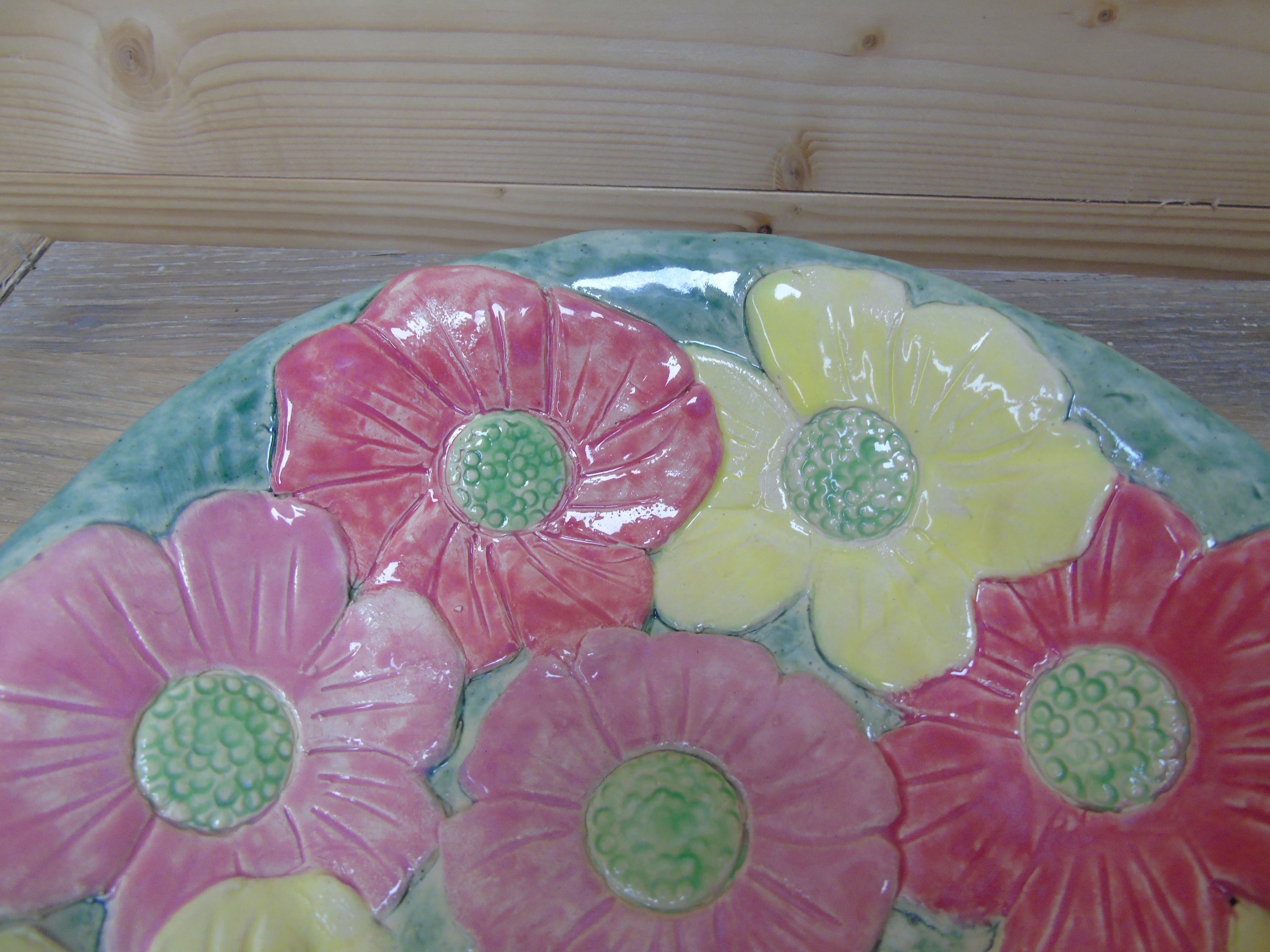 Groen bord met bloemen