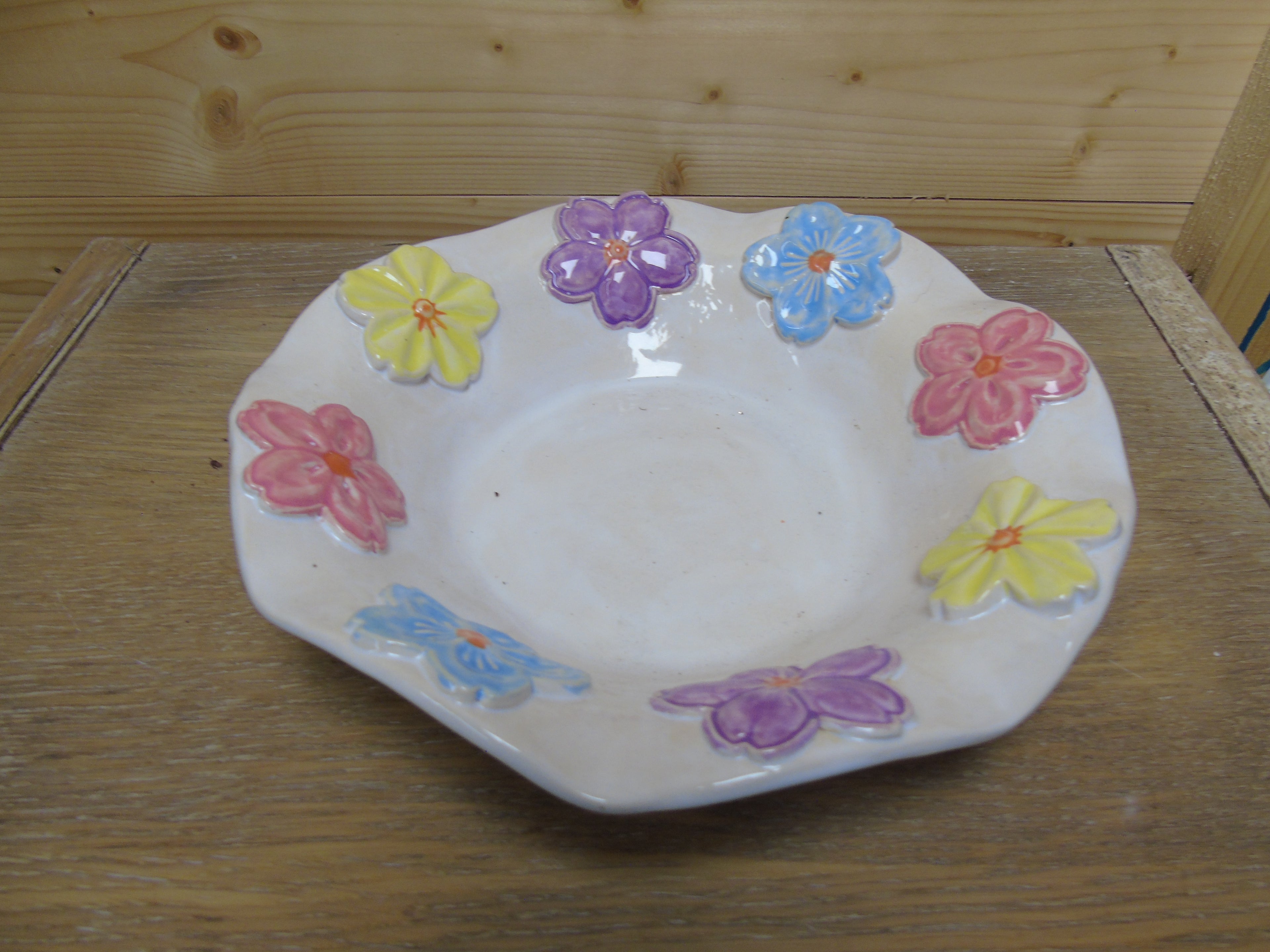 Wit bordje met bloemetjes